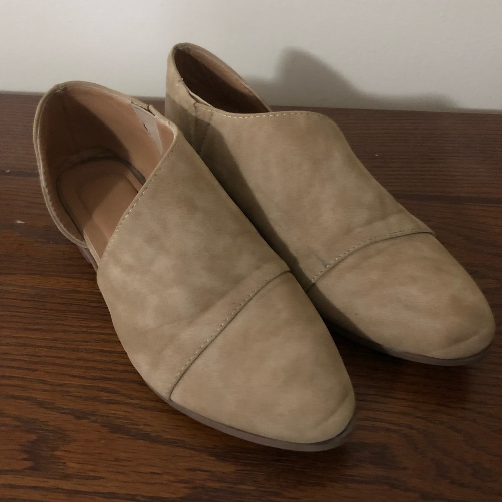 Tan Flats